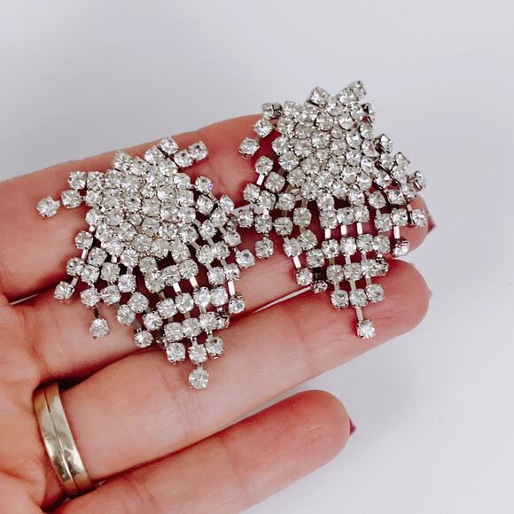 Signed KJL Kenneth Jay Lane Rhinestone Waterfall Silver Tone Clip On Earrings - Picture 3 of 10